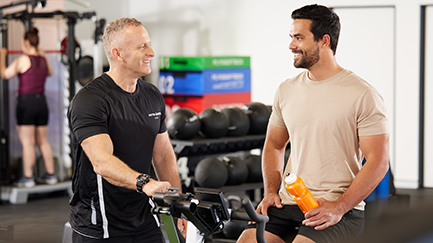 A man speaking with an exercise physiologist.